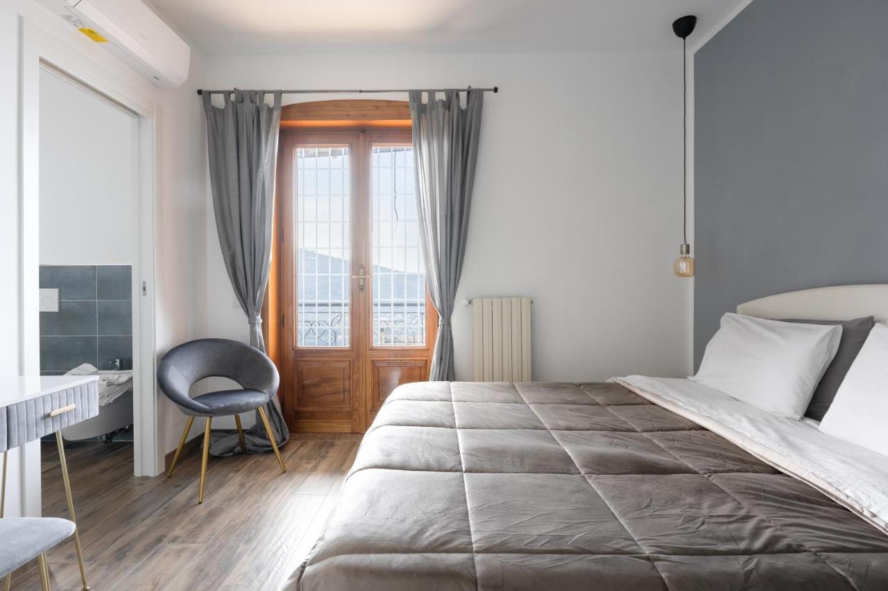 Seascape - Noemi'S Rooms Вико Екуензе Екстериор снимка